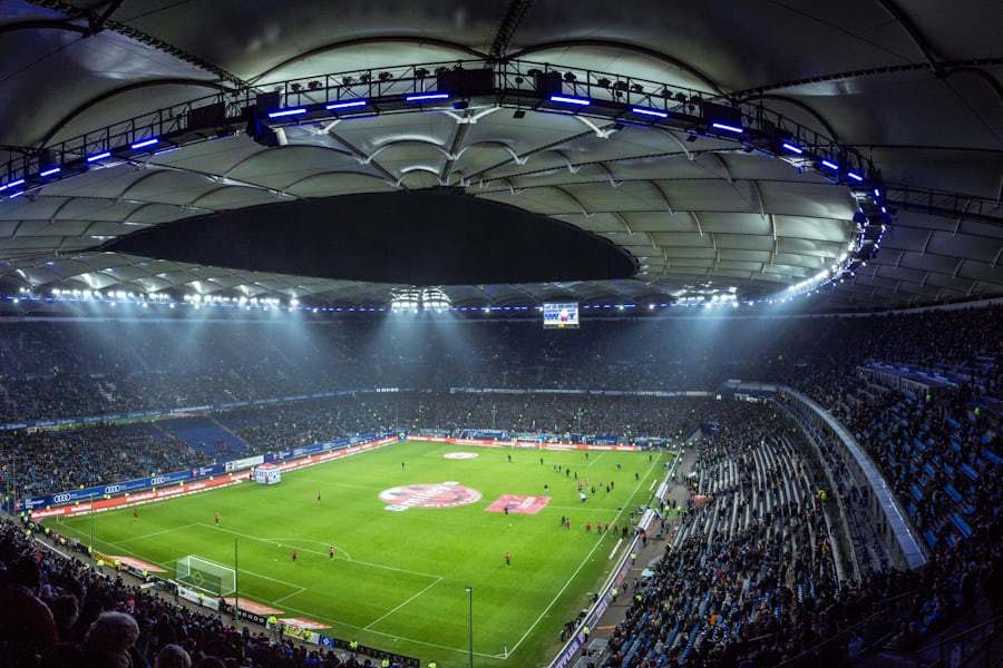 Stadion sepak bola dengan lampu sorot menyala